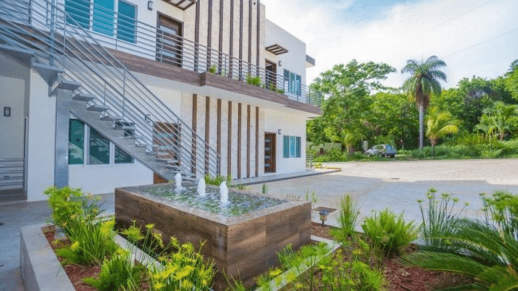 Arguments Are Why Should Purchase That Piece Of Real Estate For Sale Roatan 3 colorful minimalist Travel Vlogger Youtube Thumbnail 1